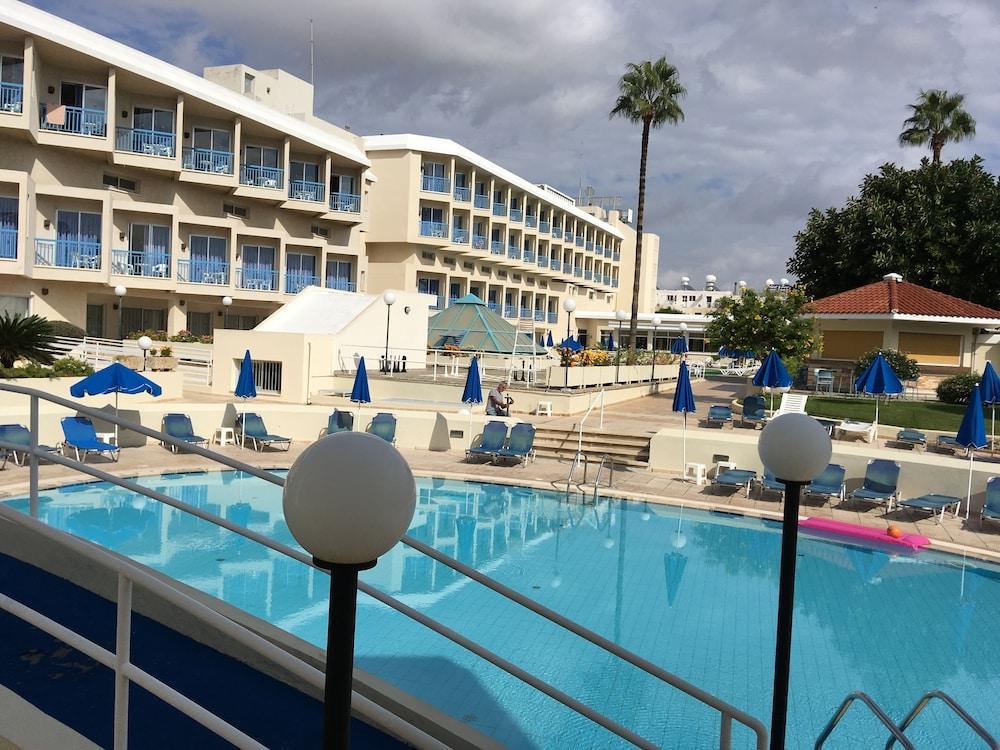 Kissos Hotel Paphos Exterior foto