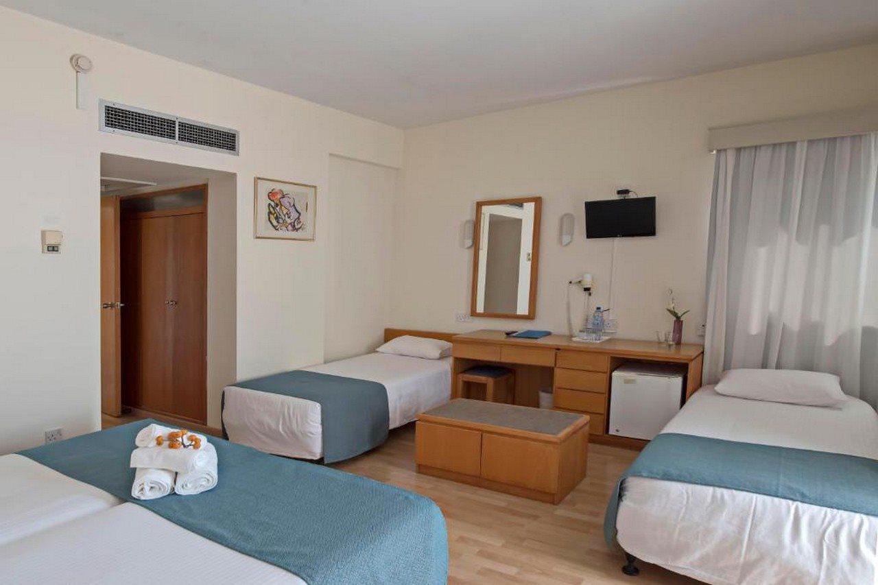 Kissos Hotel Paphos Exterior foto