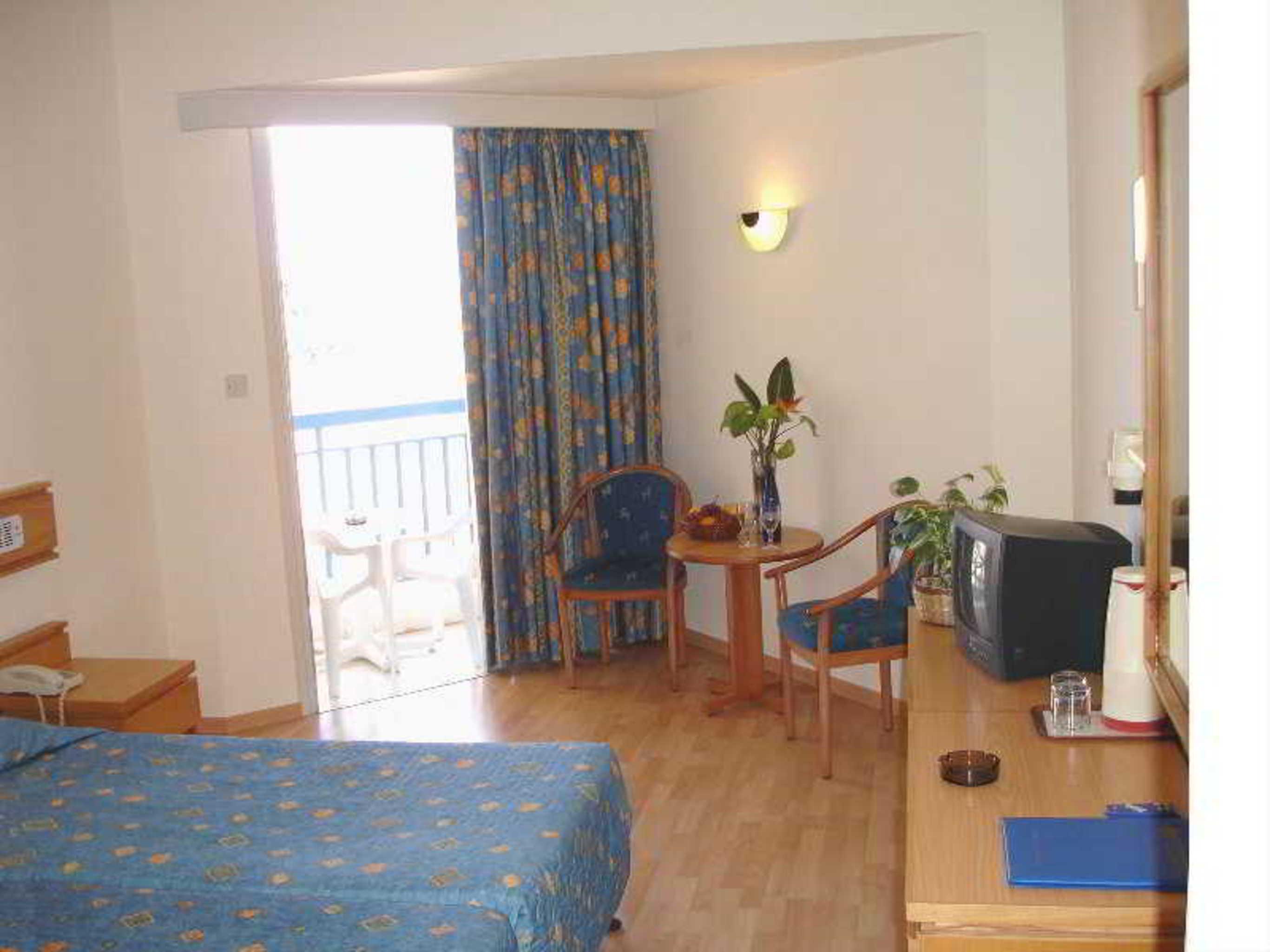 Kissos Hotel Paphos Exterior foto