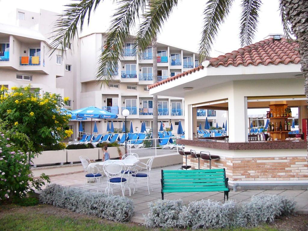 Kissos Hotel Paphos Exterior foto